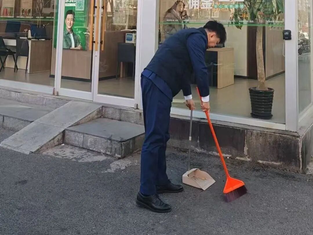 方庄街道周末大扫除，五百余人上阵清出“新容颜”！